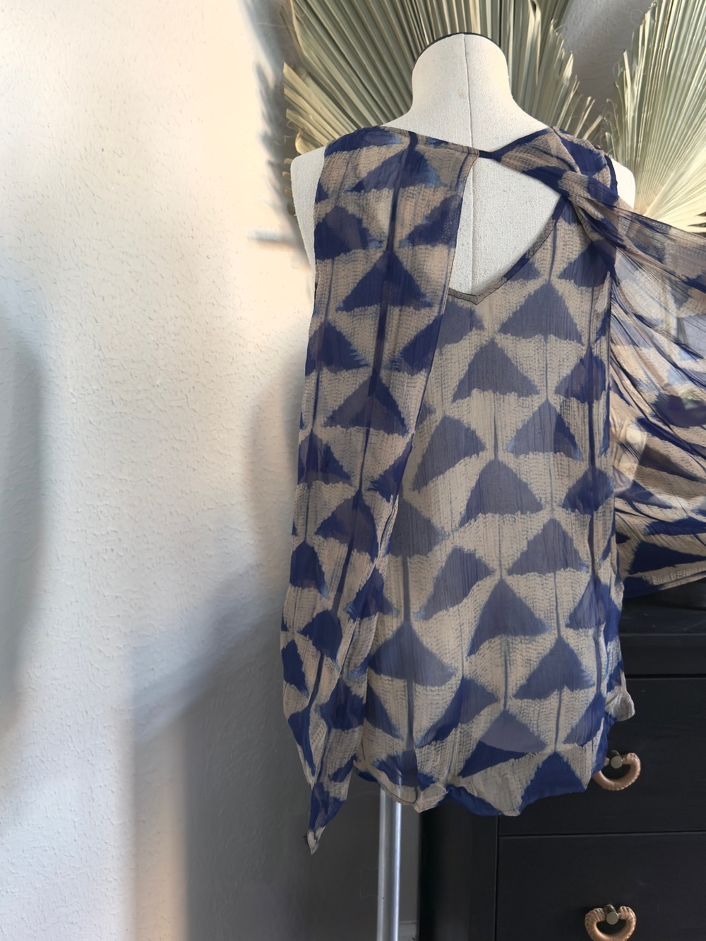 Sleeveless Blue Patterned Chiffon Tank Top - Women - Picture 6 of 7